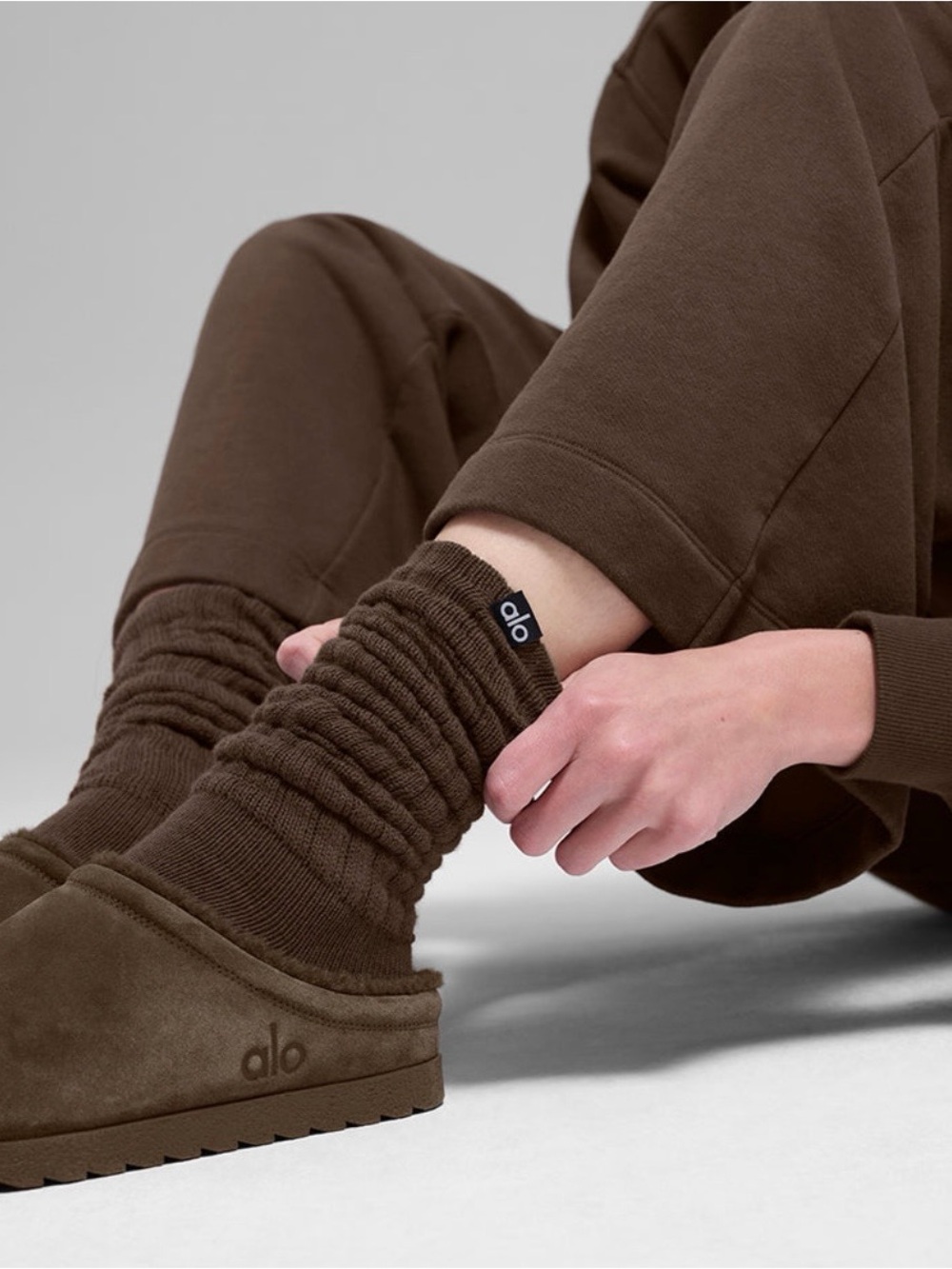 Alo Recovery Slipper, Espresso - Picture 2 of 10